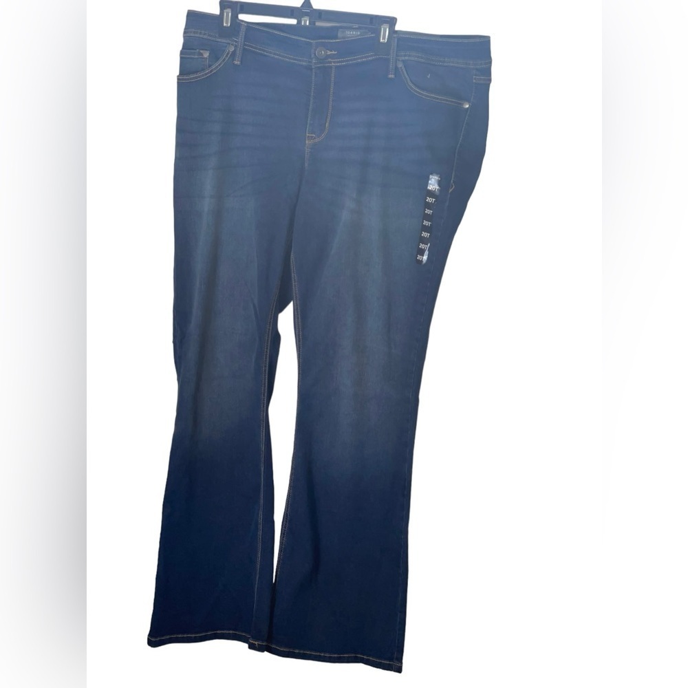 NWT Torrid luxe slim bootcut, mid rise super stretch jeans. Size 20 Tall.